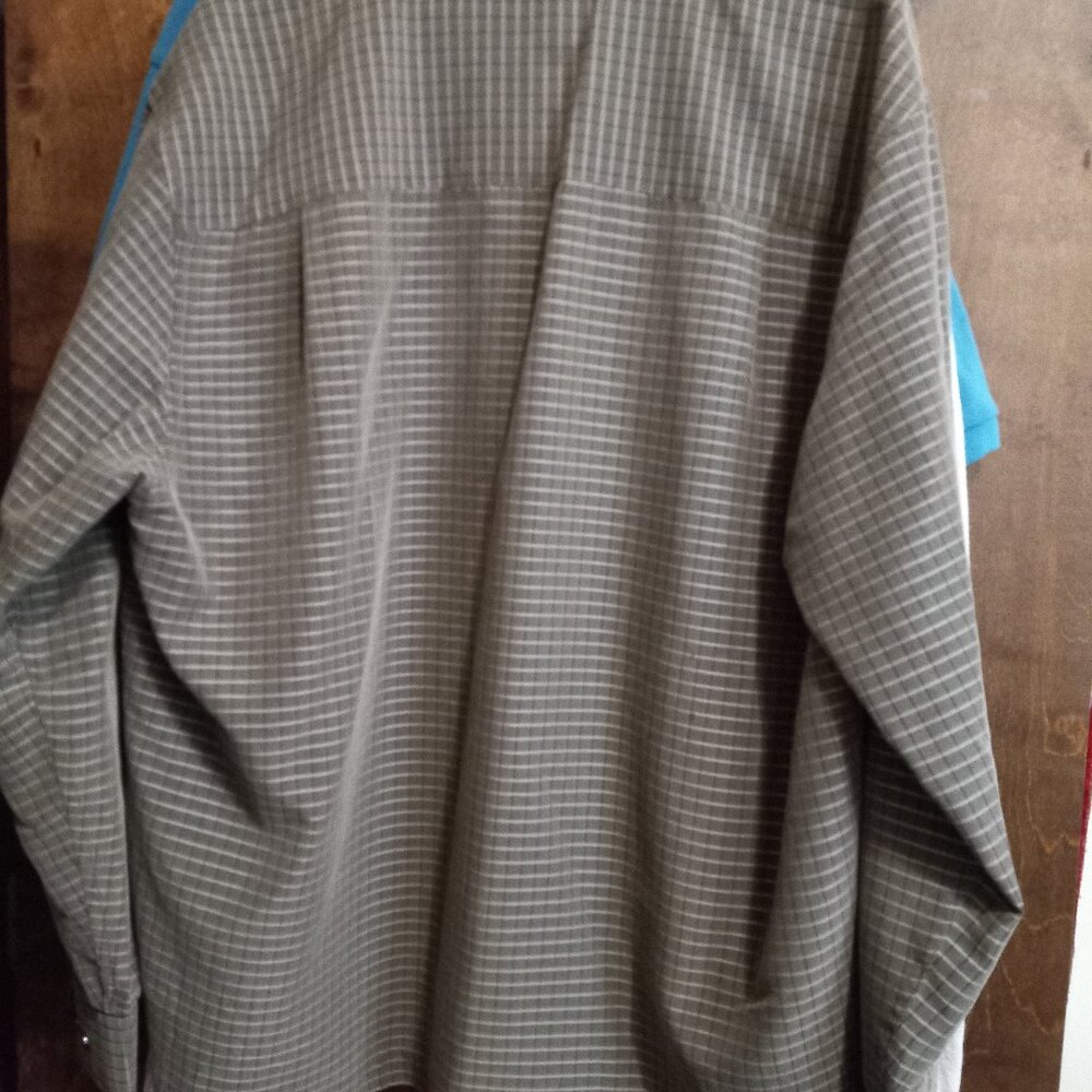 Another Amazing Men's dress shirt, Haggar XL